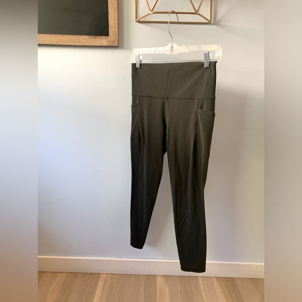 Athleta Salutation Stash Pocket II 7/8 Tight